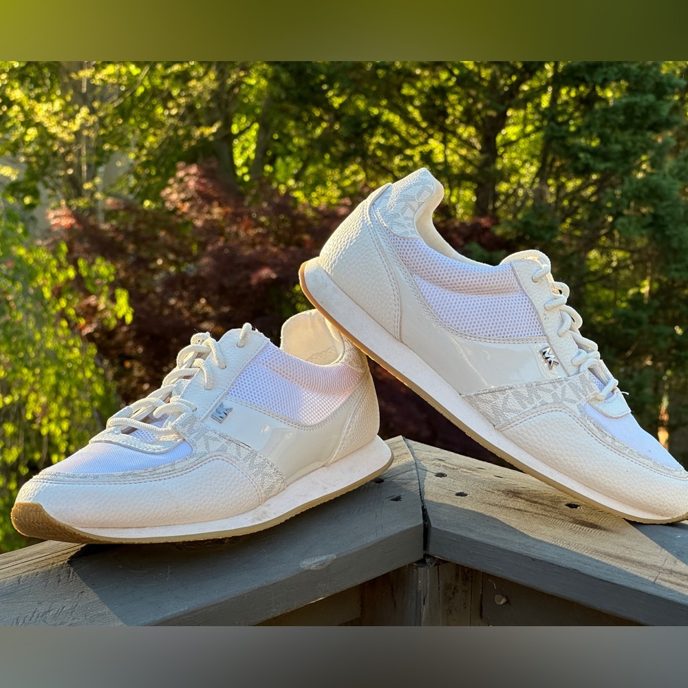 Michael Kors White Casual Sneaker - Size US Womens 9